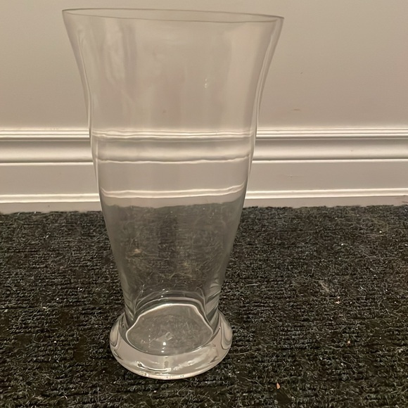 Elegant Clear Flower Vase - Picture 4 of 8